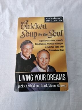 : Chicken Soup - Living Your Dreams - Gold Cover